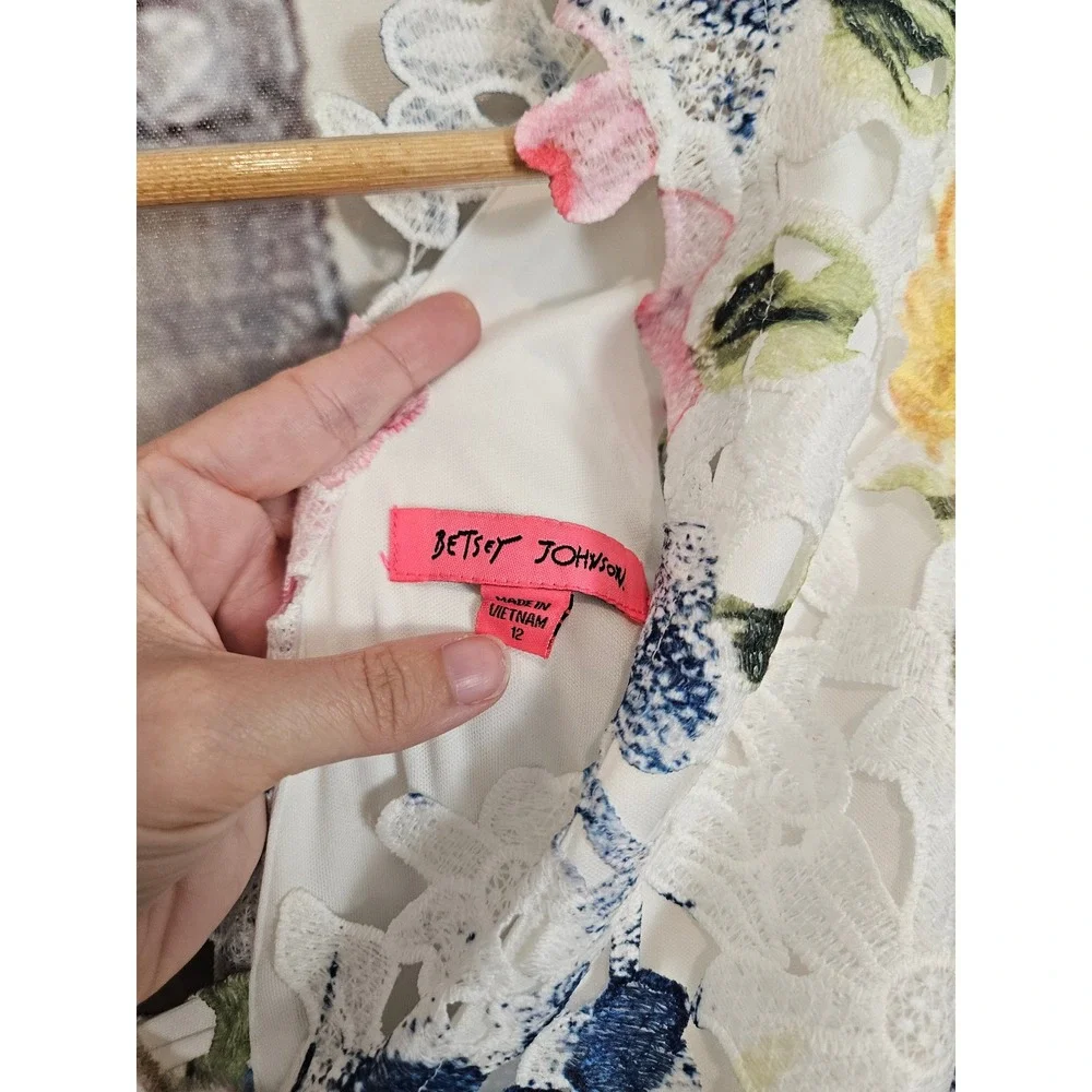 NWT Betsey Johnson Lace Dress 12 White Floral V-Neck Fit & Flare Scalloped Trim